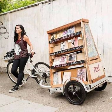 Μια βιβλιοθήκη σε ποδήλατο!